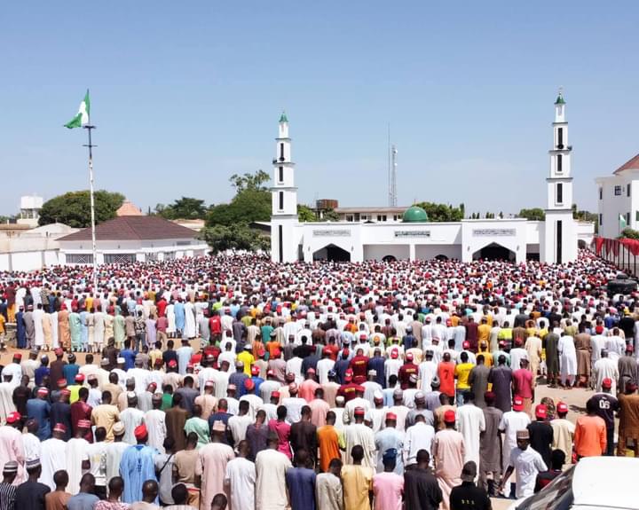 Kwankwaso Immortalizes Late Father Majidadin Kano, Builds Ultra-modern Juma’at Mosque in His Name